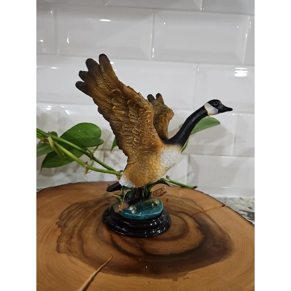 Canadian Goose In Marsh nicer Ready For Flight Figurine 5.25